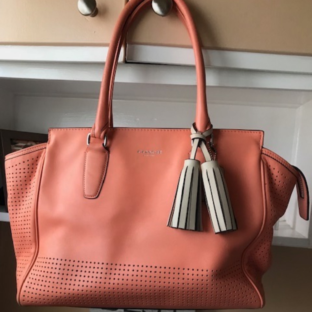 Soft Leather Stunning Coach Purse In Outstanding Condition